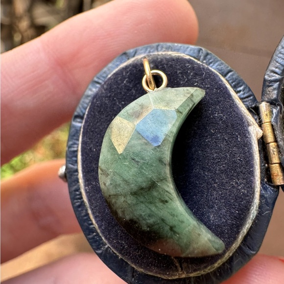 8.00ctw solid 14k yellow gold genuine emerald moon pendant - Picture 10 of 14